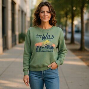 Stay Wild Graphic Crewneck Sweater - Green